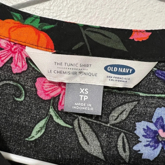 Old Navy NWT Floral Button-Down Blouse - XS - Picture 4 of 5